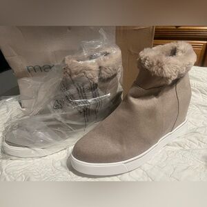 Maurices sneaker wedges women’s size 10